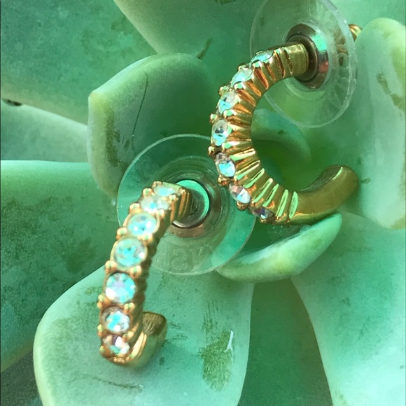 VTG Goldtone Crystal Earrings - Picture 4 of 6